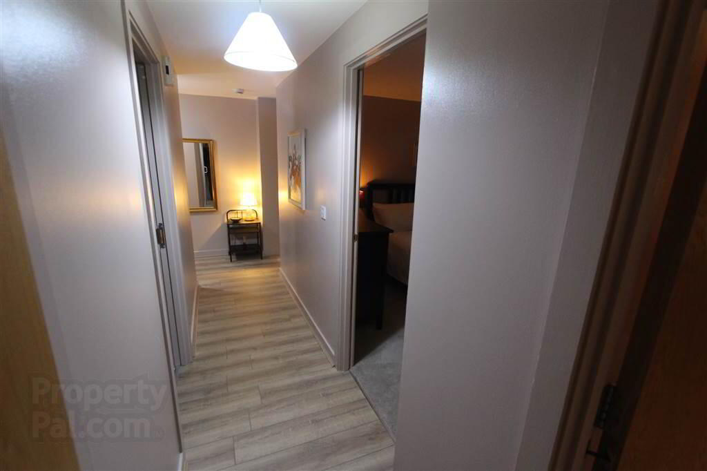 13 Shaftesbury Court 4 of 14