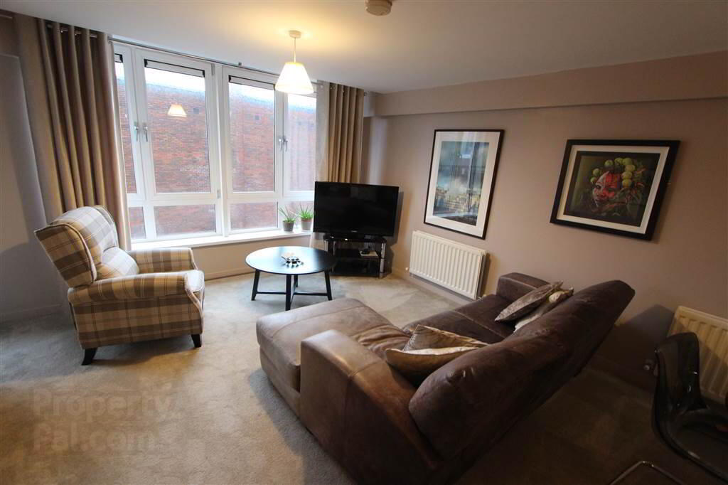 13 Shaftesbury Court 6 of 14