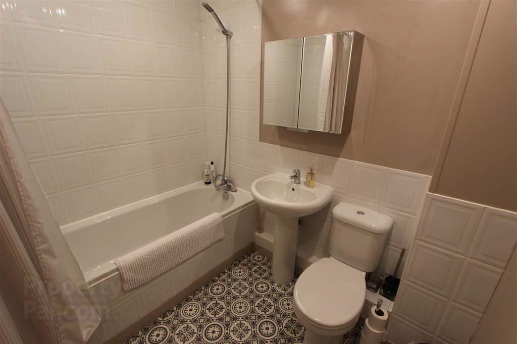 13 Shaftesbury Court 14 of 14