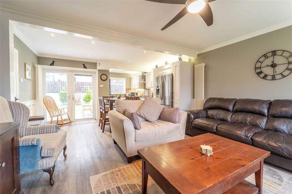 23 Springwell Crescent 4 of 18