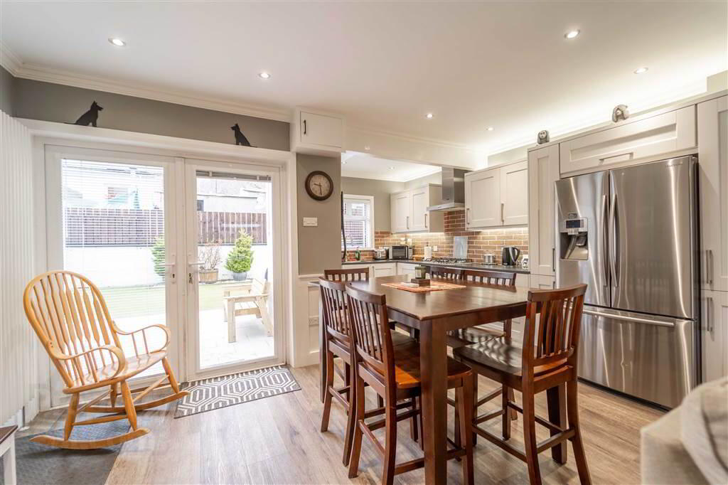 23 Springwell Crescent 8 of 18