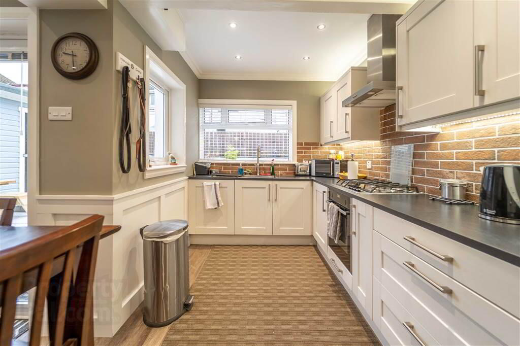 23 Springwell Crescent 9 of 18