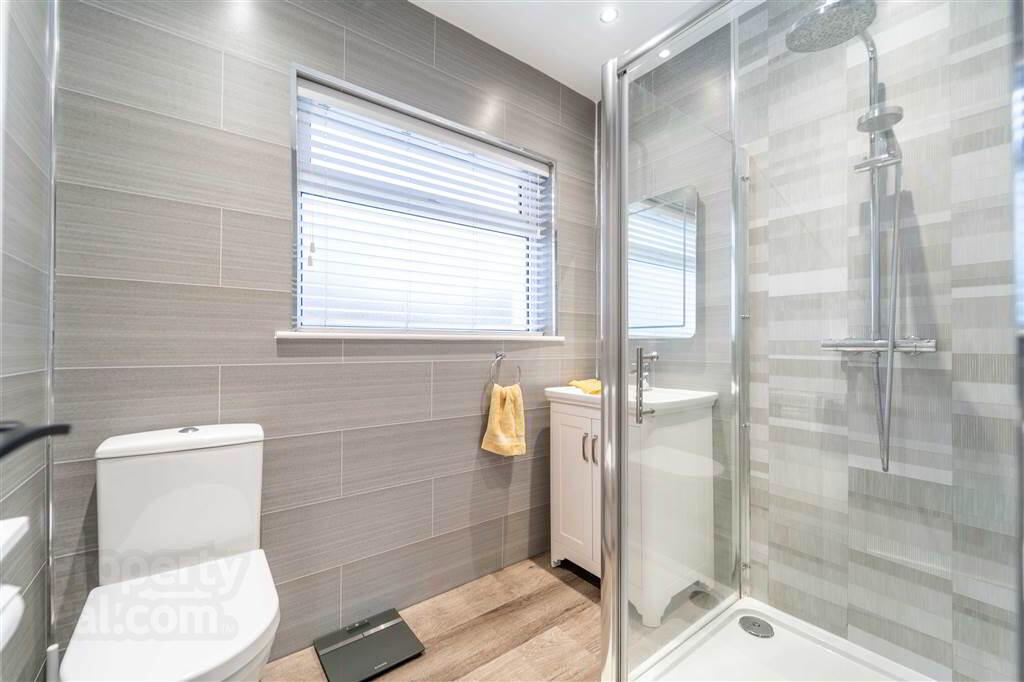 23 Springwell Crescent 14 of 18