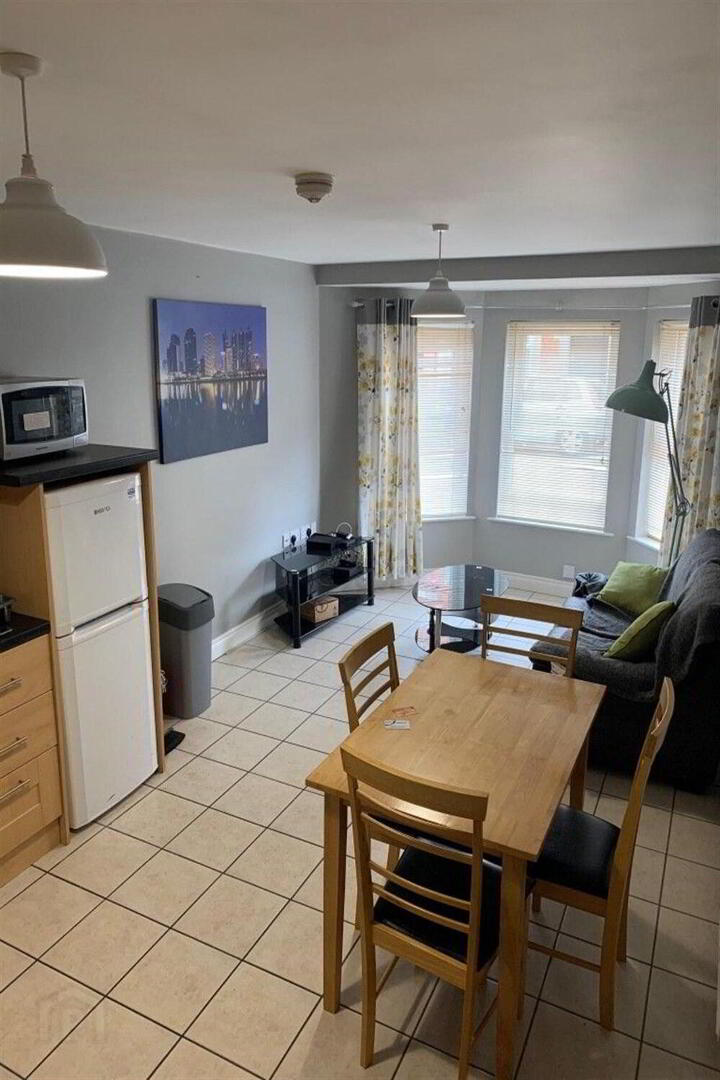 21a Fitzroy Avenue 4 of 7