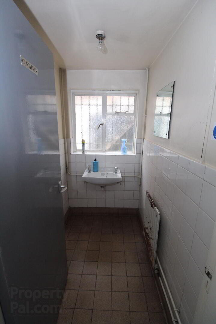 166 Kingsway 9 of 12