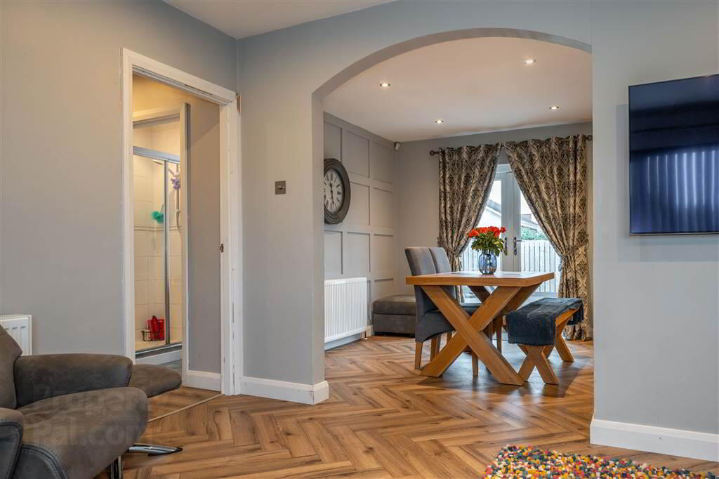 23 Rowallane Drive 7 of 33