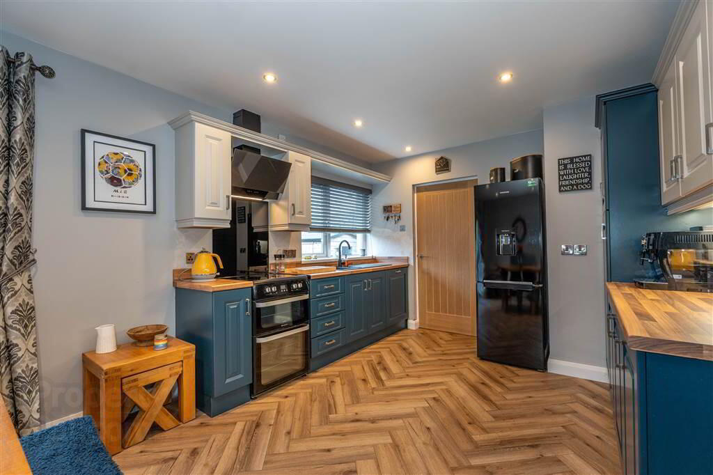 23 Rowallane Drive 8 of 33