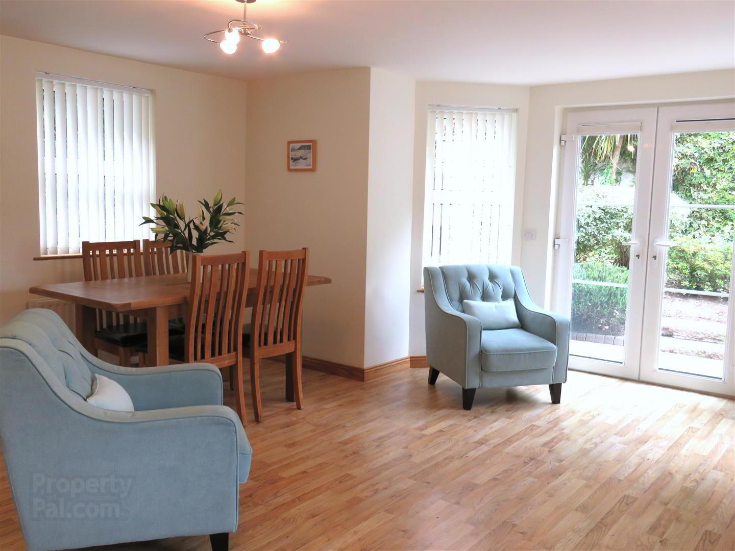 7 Apiary Court 4 of 17