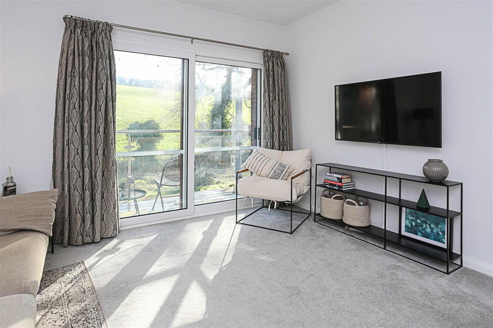 2 Apt, Redburn Court, 176 Old Holywood Road 4 of 21