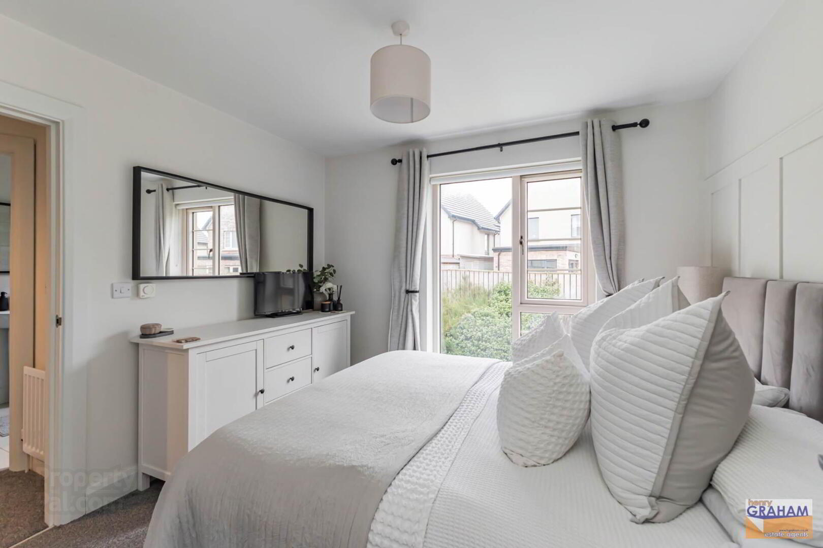 6 Oak Mews 12 of 21