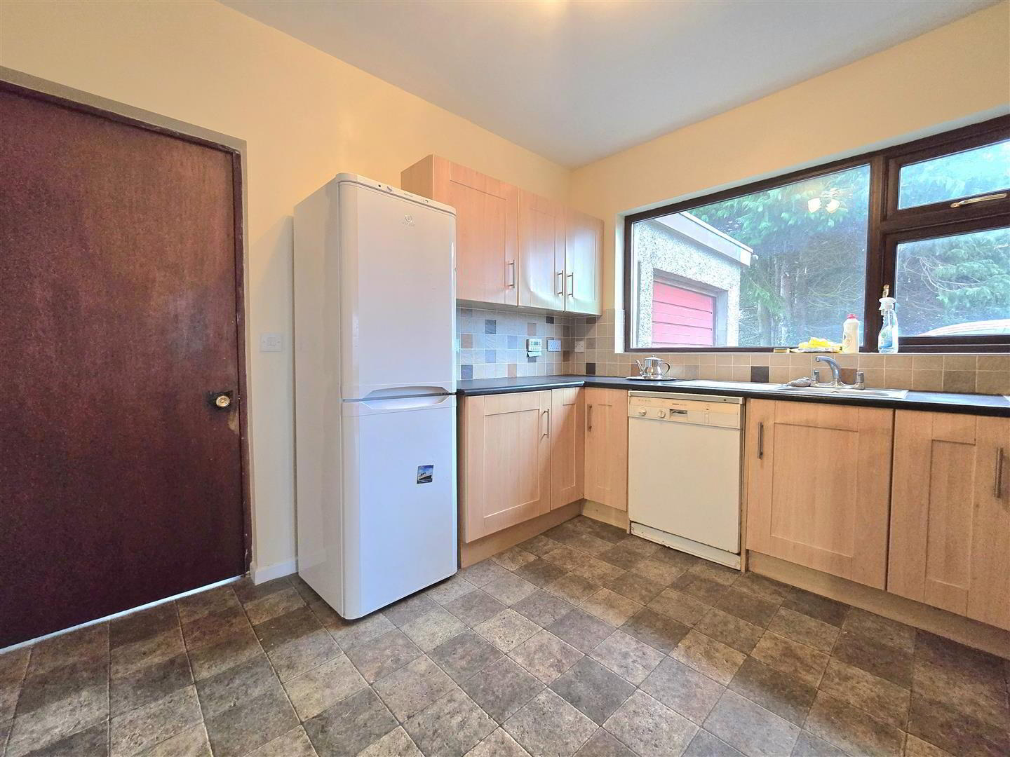 92 Whitesides Road 7 of 20