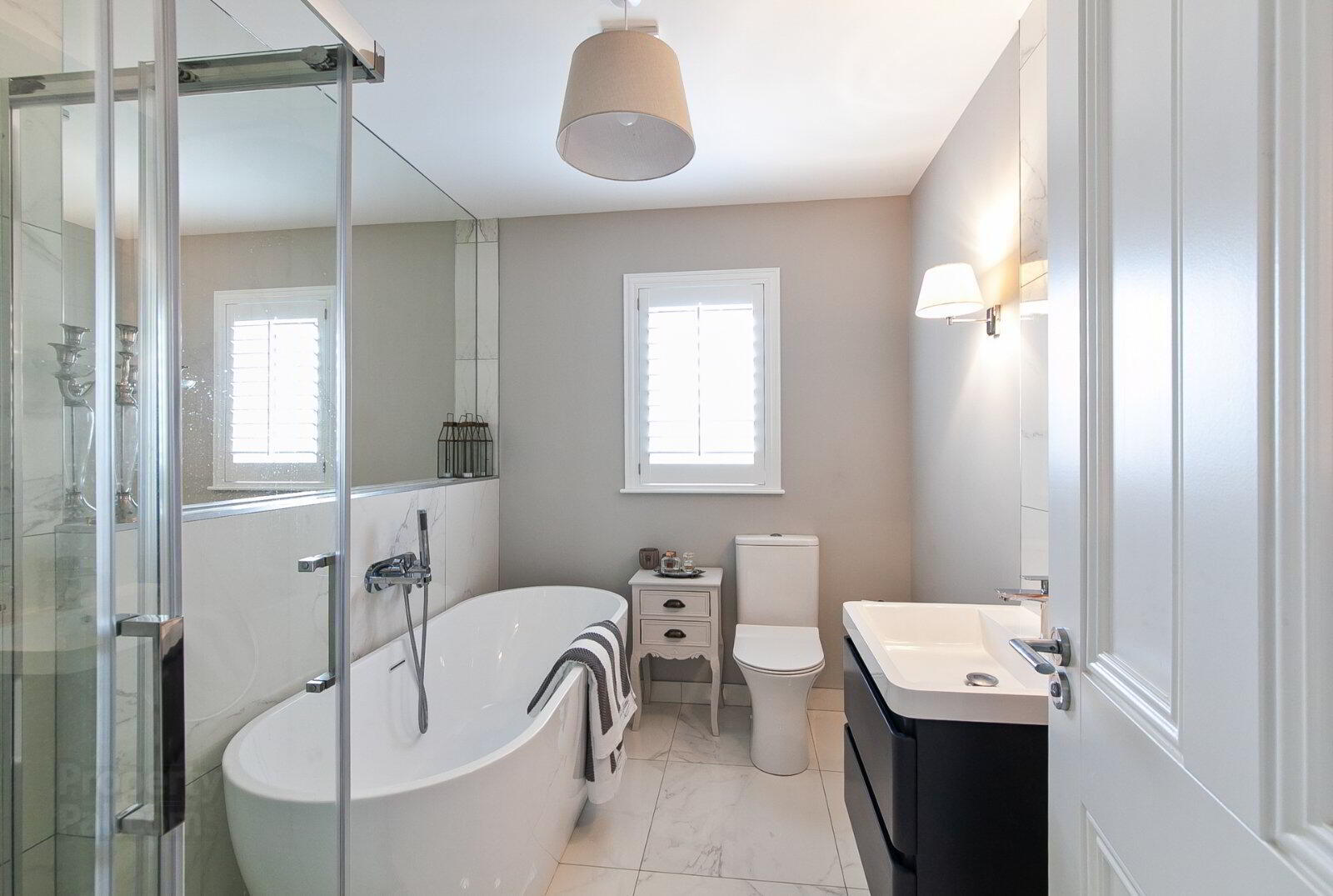 6 Oakfield Park Close 17 of 20