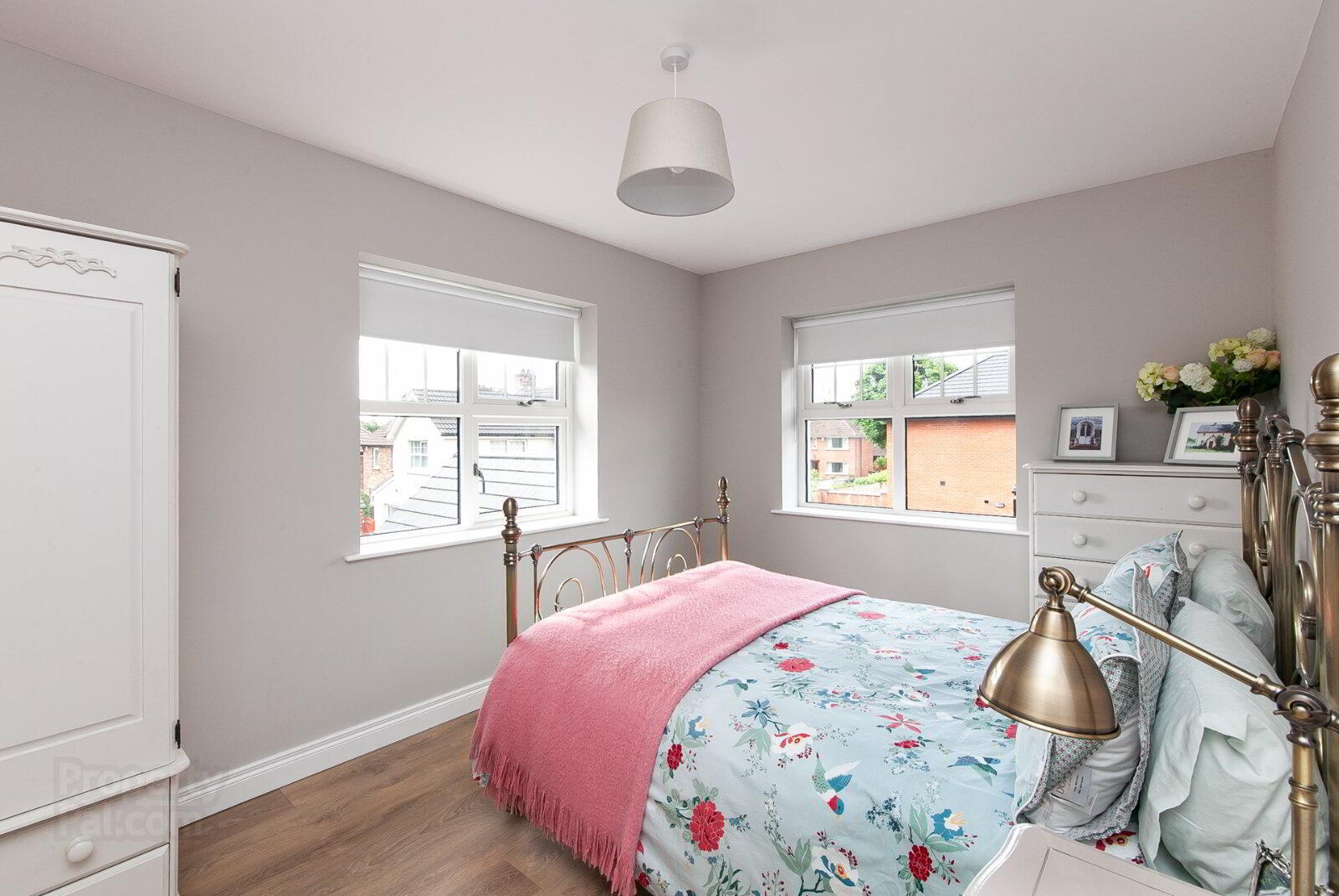 6 Oakfield Park Close 15 of 20