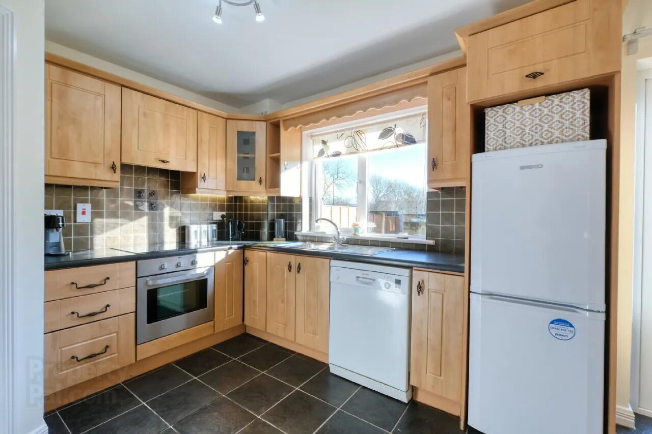 12 Oaklands Drive 5 of 22