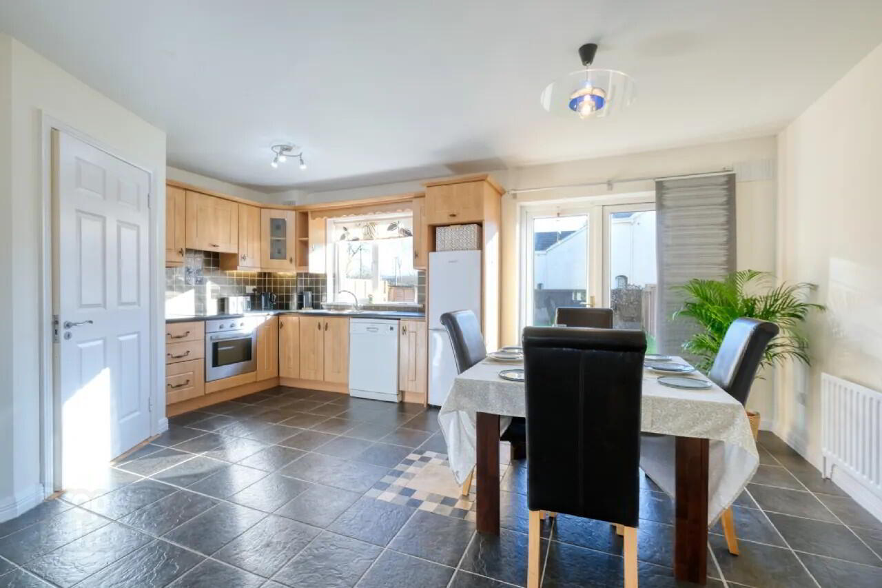 12 Oaklands Drive 4 of 22