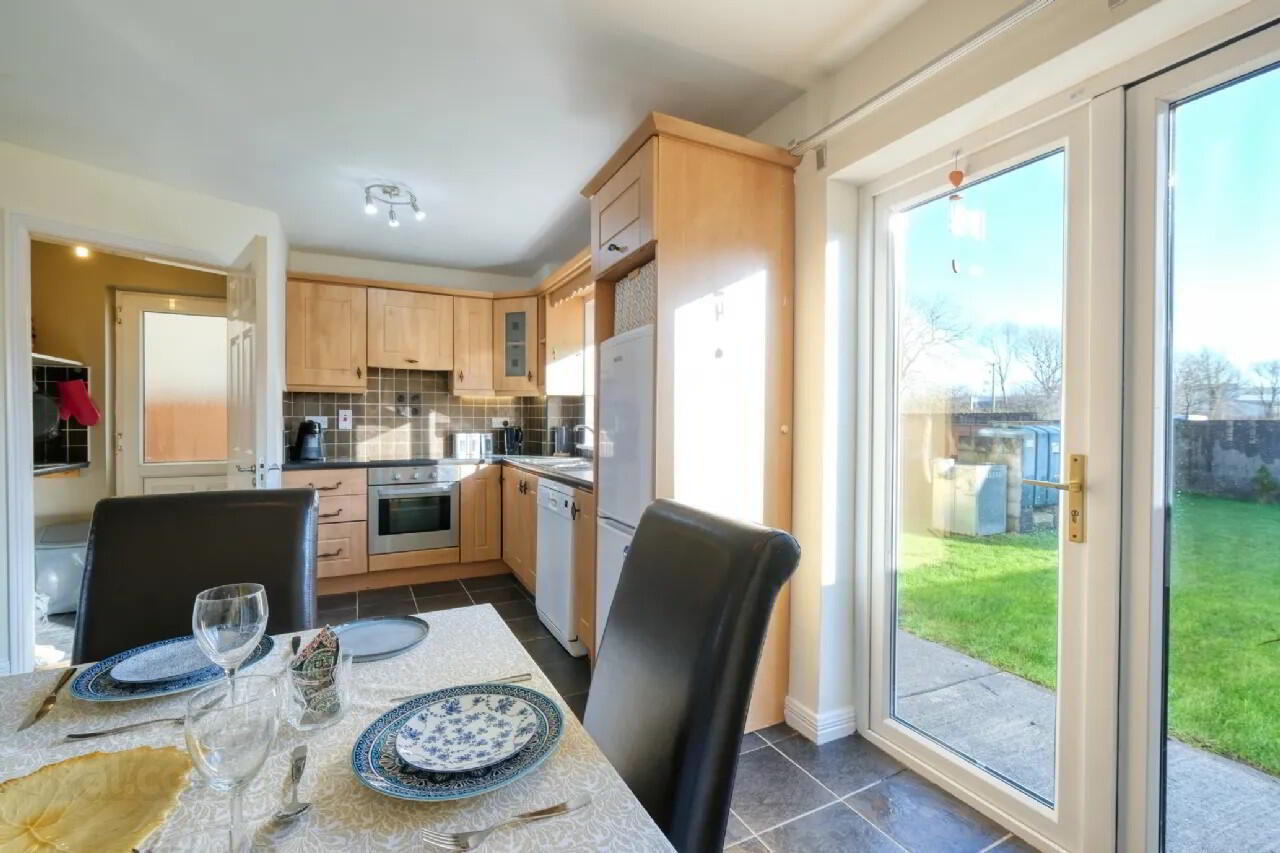 12 Oaklands Drive 6 of 22