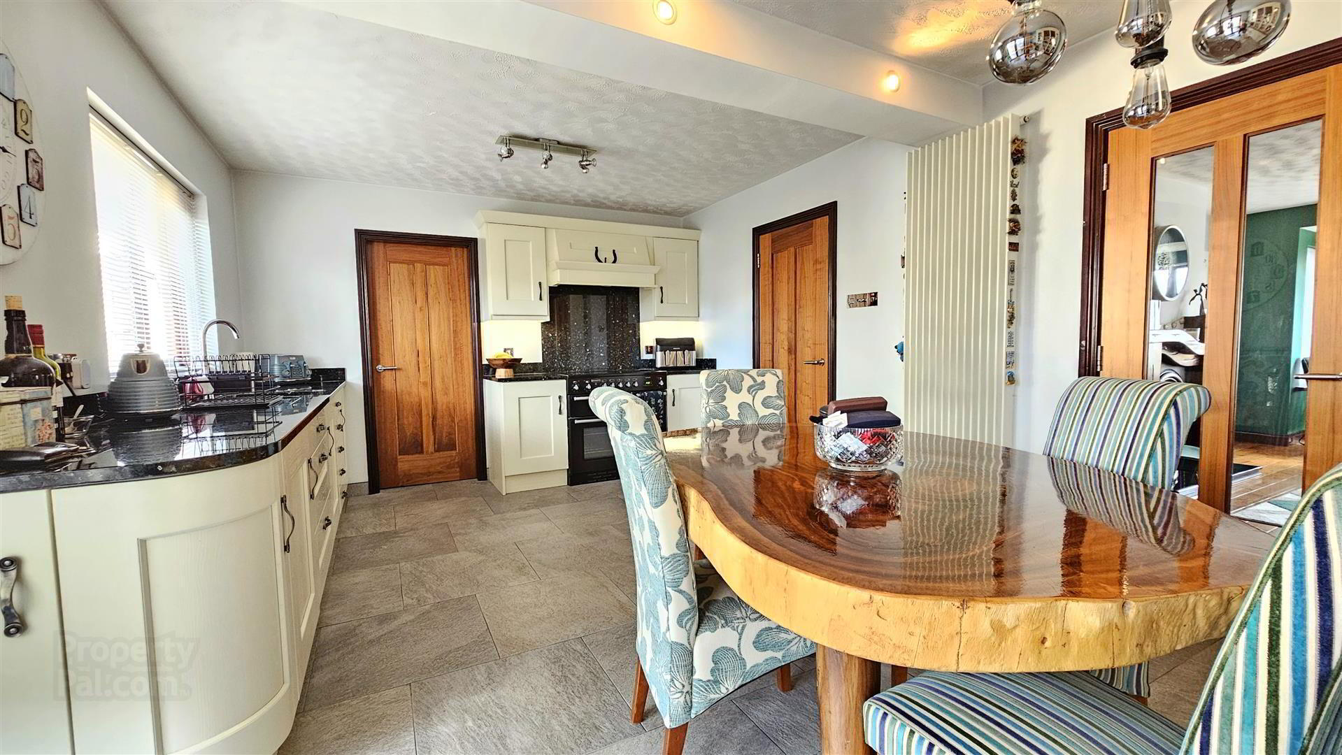 21 Broadlands Gardens 12 of 21