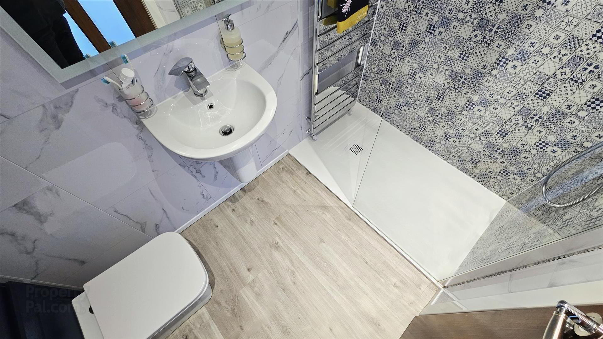 21 Broadlands Gardens 15 of 21