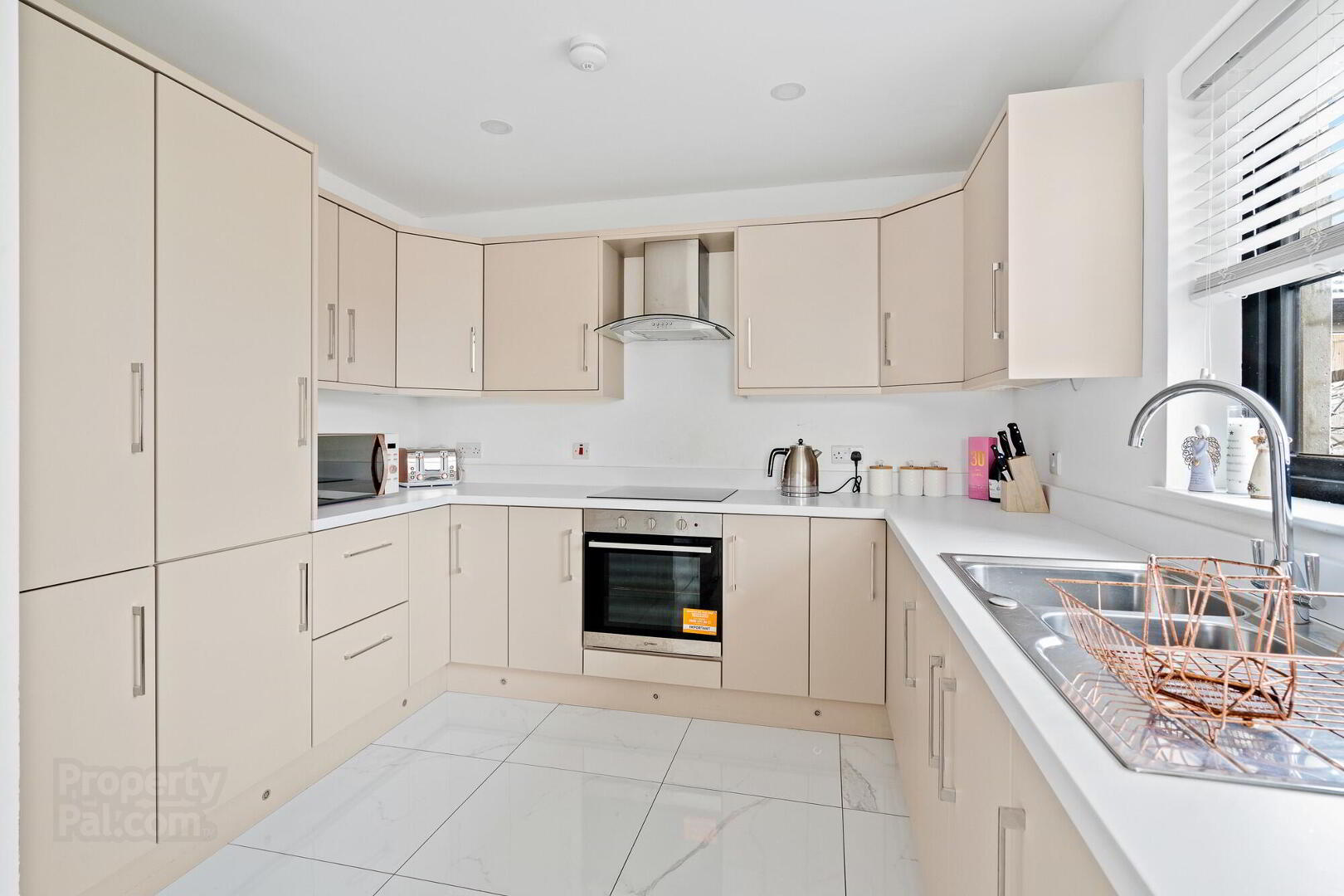 19a Cluny Gardens 13 of 34