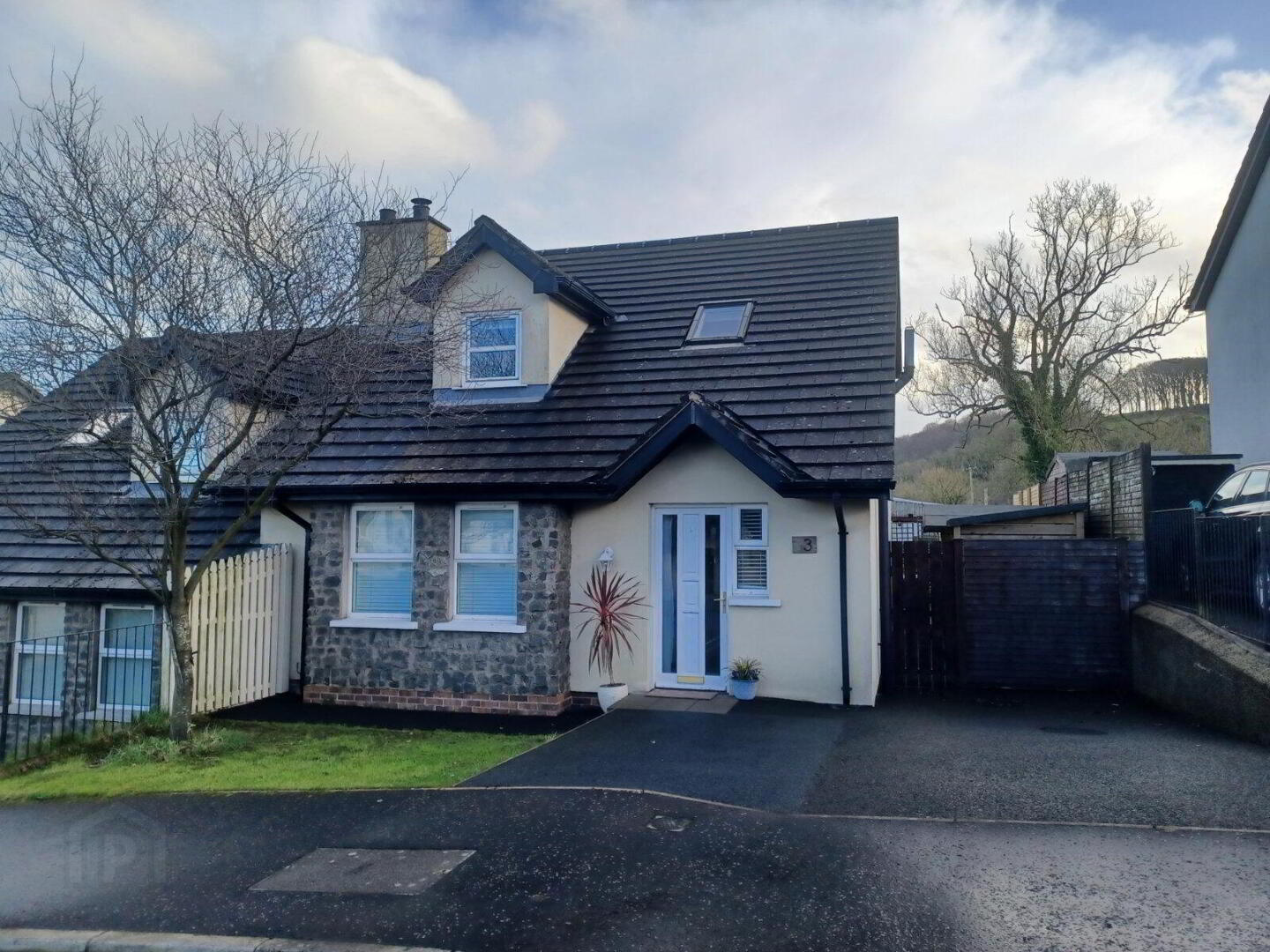 3 Leafield Park 1 of 14
