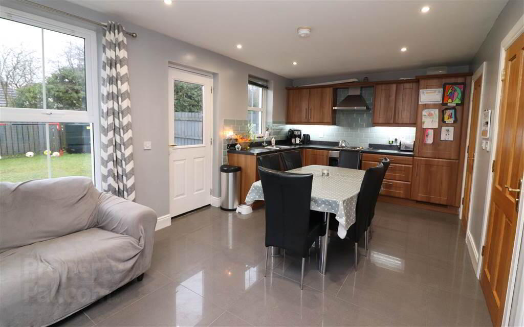 18 Barrack Hill 5 of 15