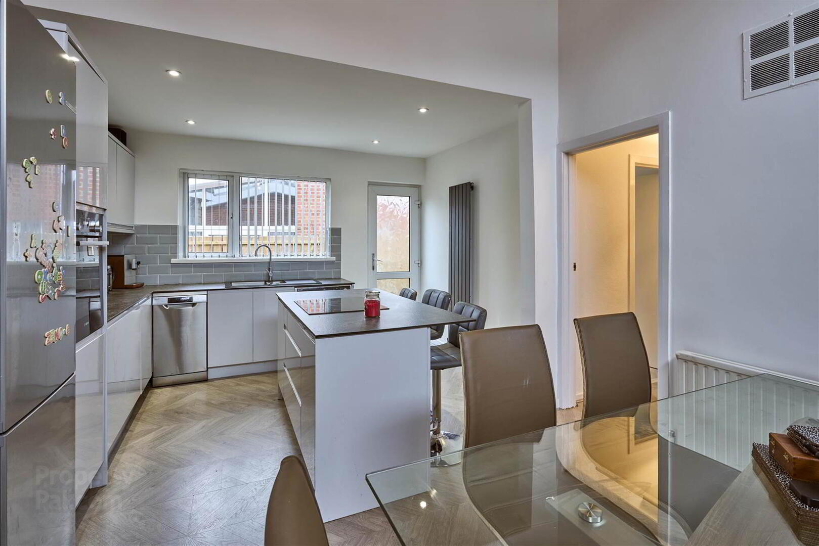 16 Rannoch Road 8 of 19