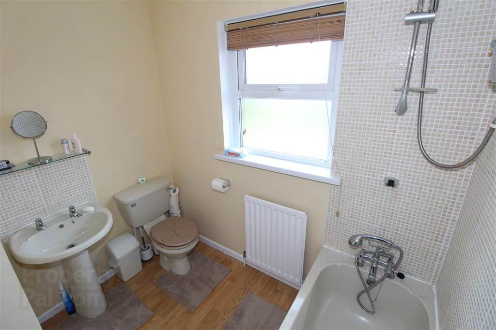 14 Strangford View 11 of 14