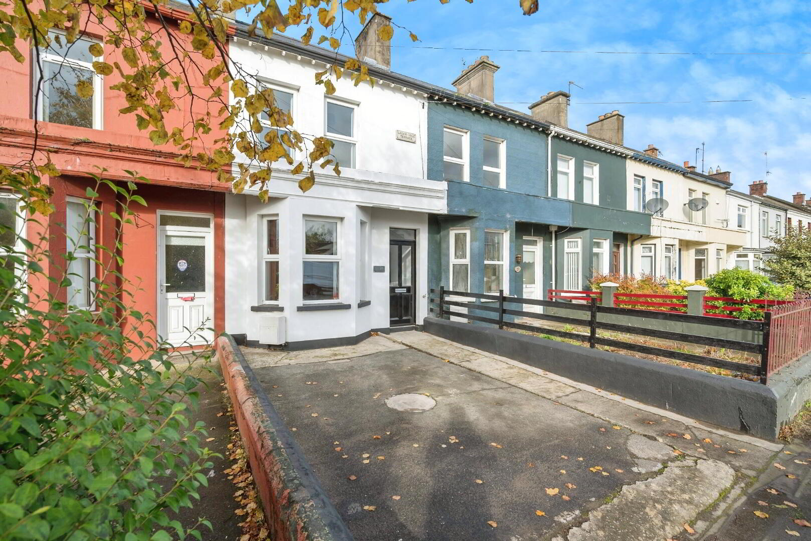 24 Hillsborough Old Road 1 of 32