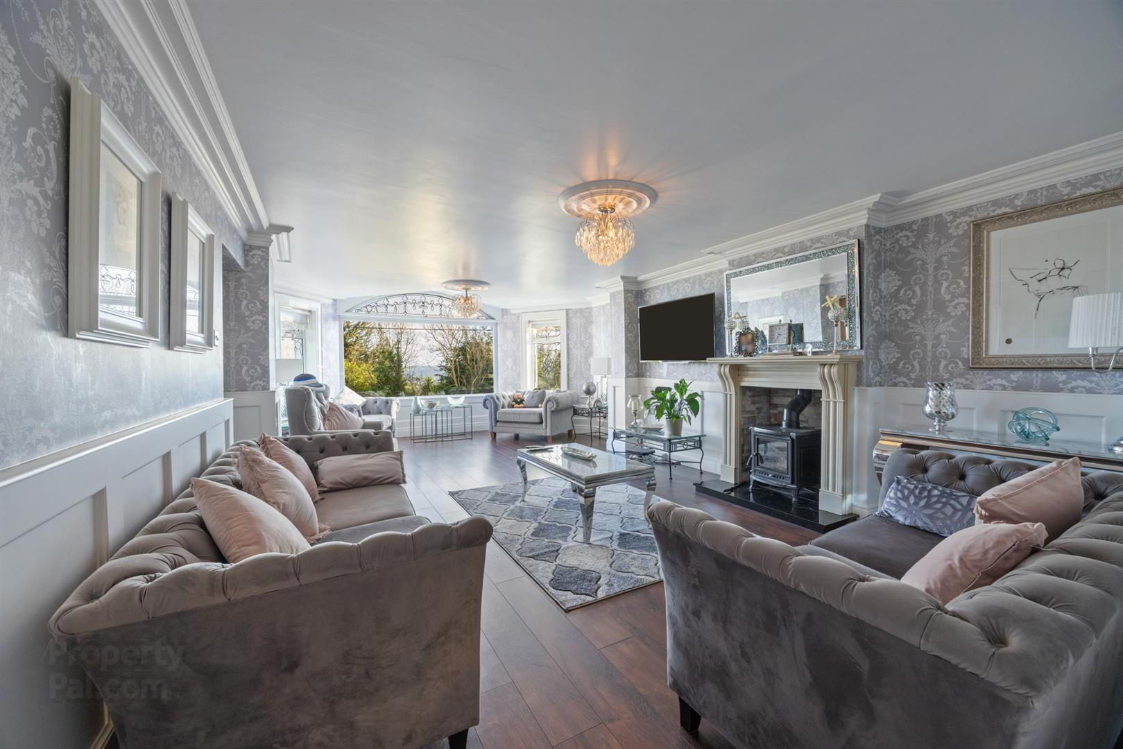Detached Residence And Annex @, 73 Colinglen Road 4 of 50