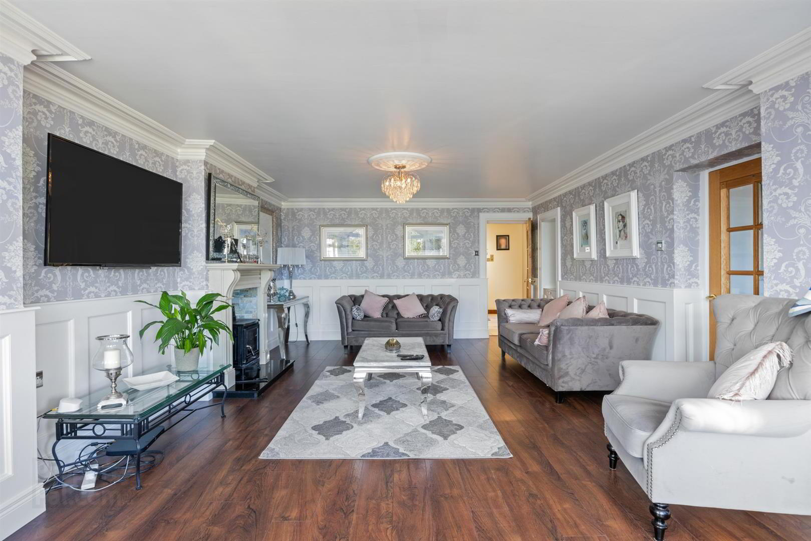 Detached Residence And Annex @, 73 Colinglen Road 6 of 50