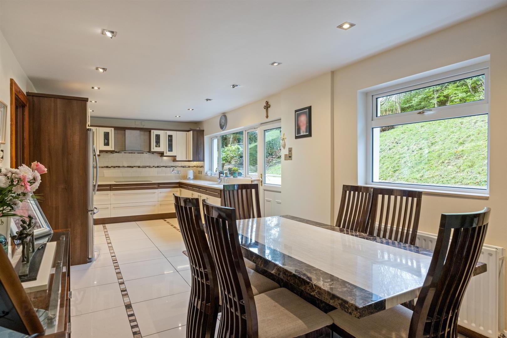 Detached Residence And Annex @, 73 Colinglen Road 12 of 50