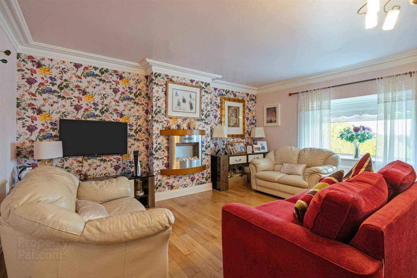 Detached Residence And Annex @, 73 Colinglen Road 10 of 50