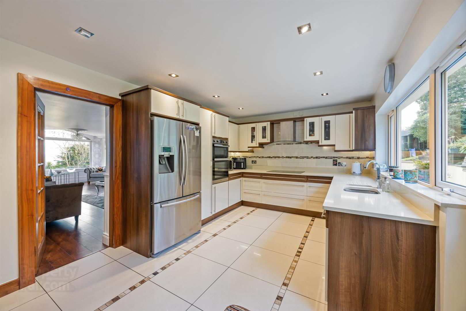 Detached Residence And Annex @, 73 Colinglen Road 15 of 50