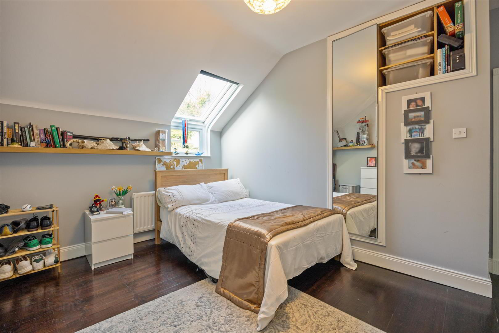 Detached Residence And Annex @, 73 Colinglen Road 27 of 50