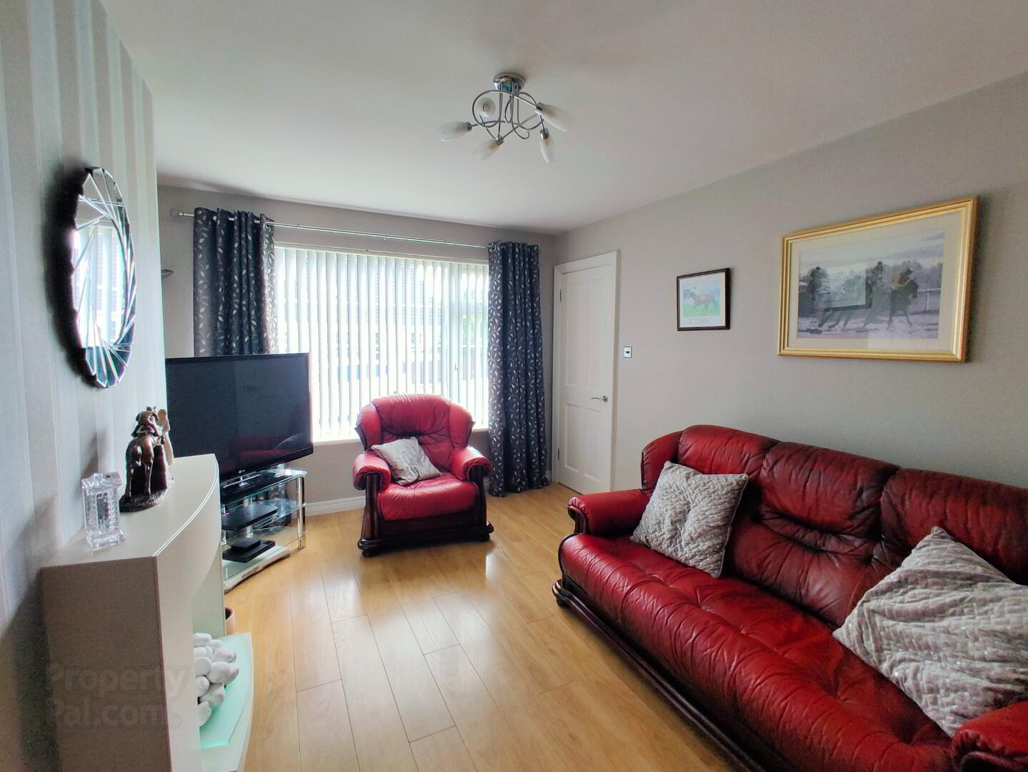 16 Glebe Crescent 5 of 24