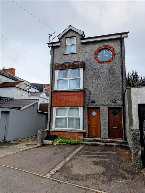 269 Ravenhill Avenue 1 of 21