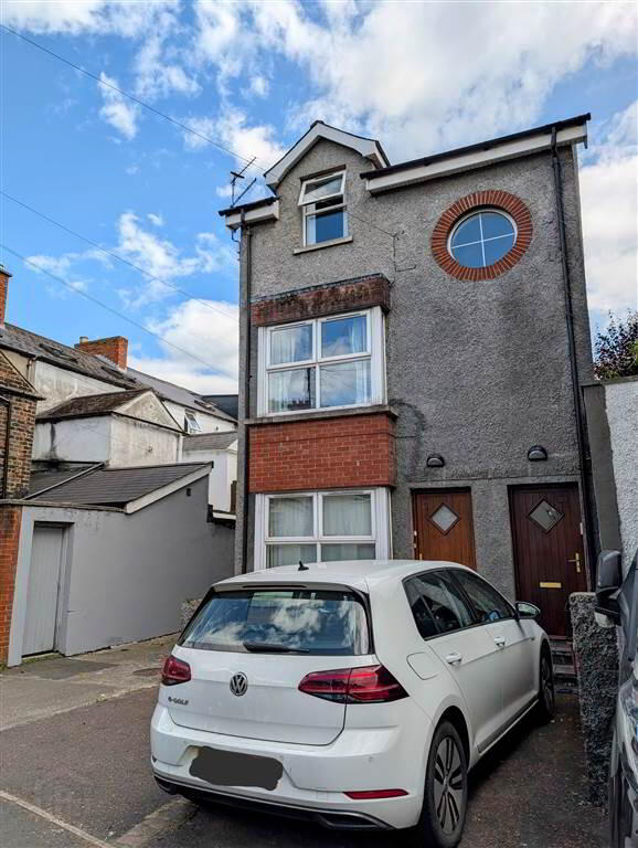 269 Ravenhill Avenue 3 of 21