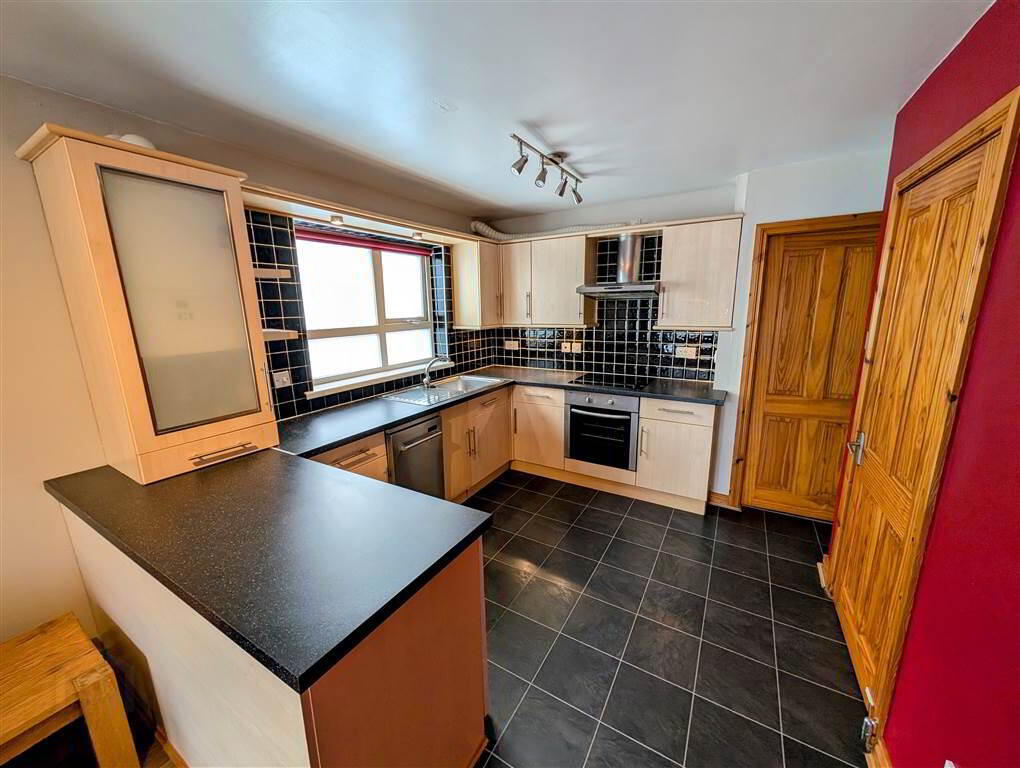 269 Ravenhill Avenue 8 of 21