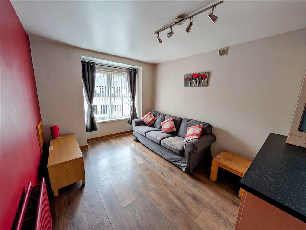 269 Ravenhill Avenue 7 of 21