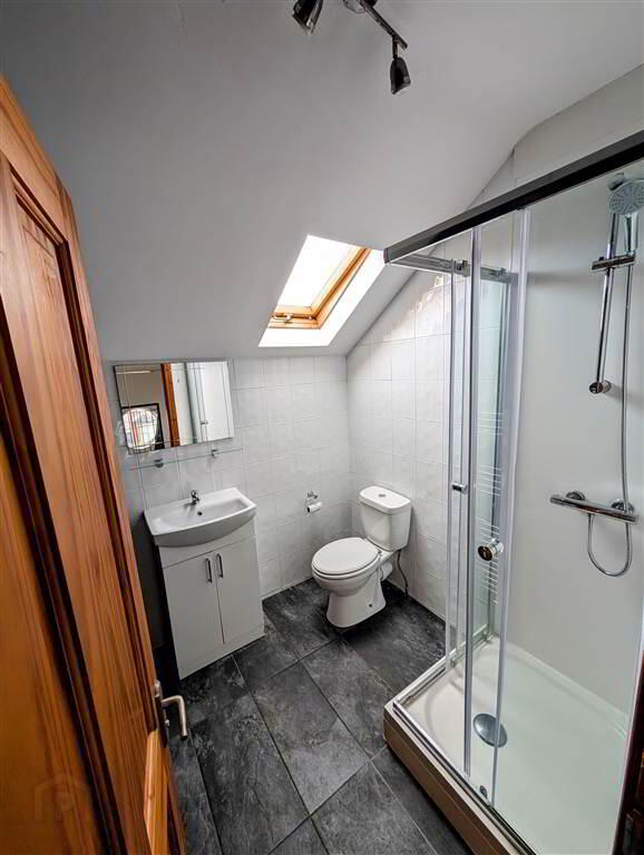 269 Ravenhill Avenue 18 of 21