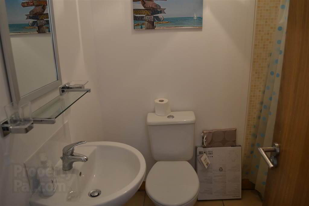 49a Sandhurst Gardens 4 of 6