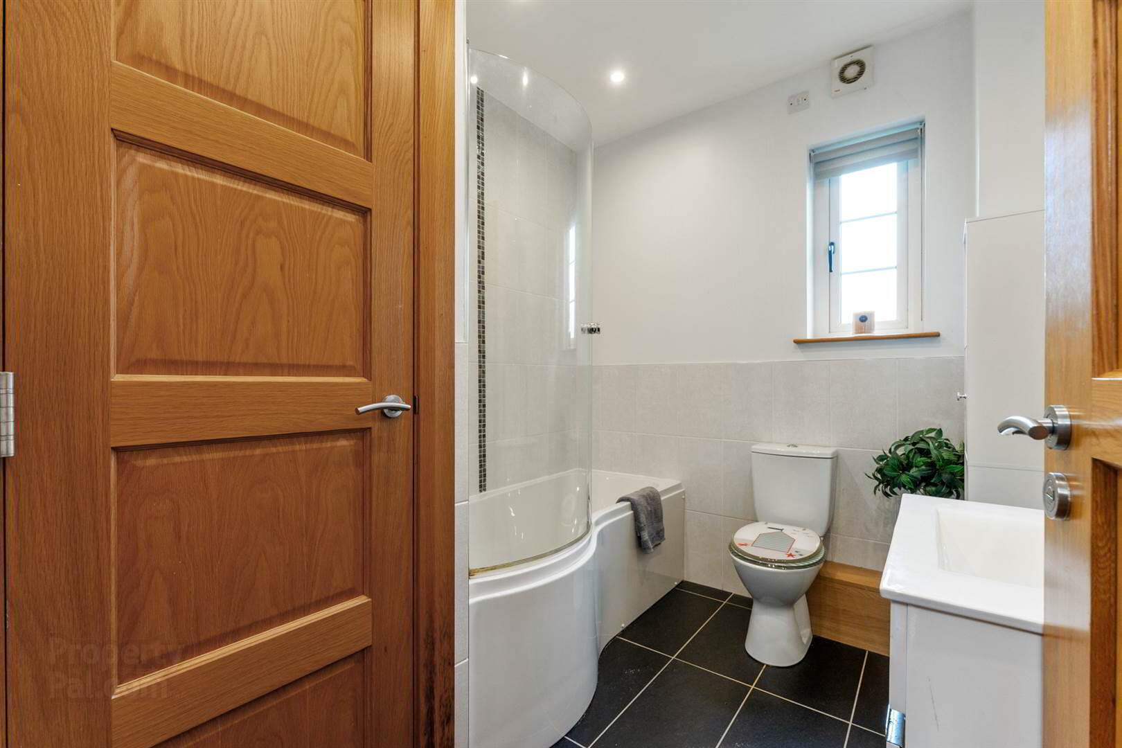 Apt 4, Ardnavalley Avenue 13 of 15