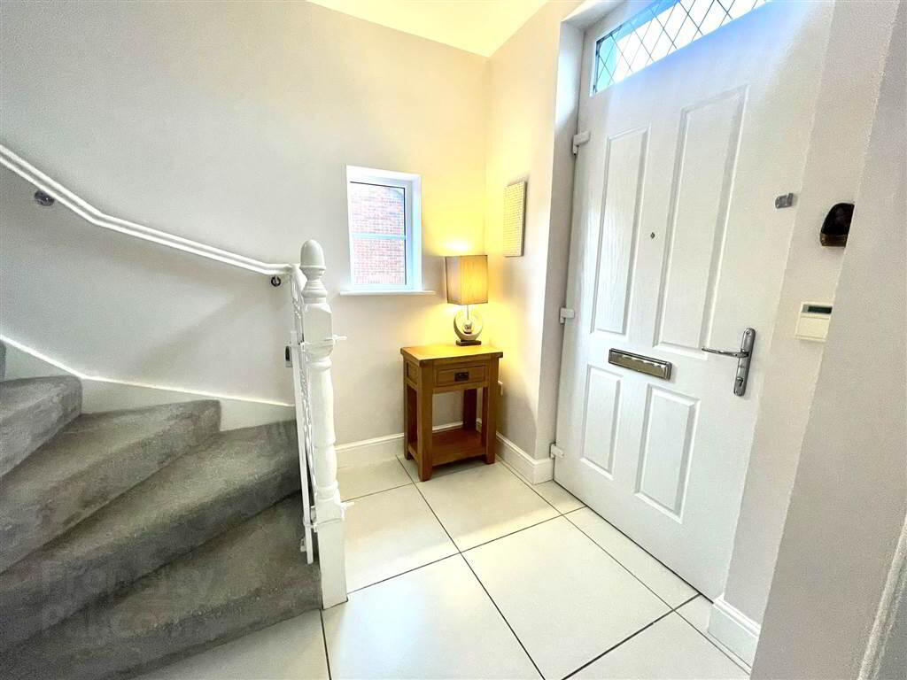 10 Lady Wallace Gate 4 of 26