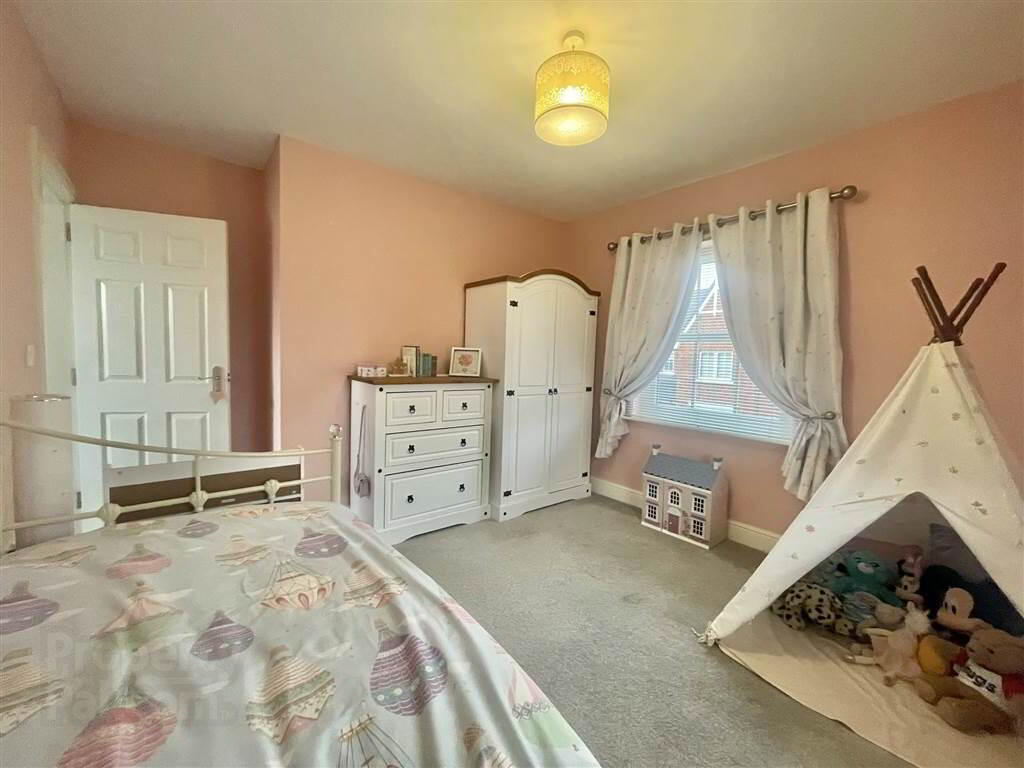 10 Lady Wallace Gate 21 of 26