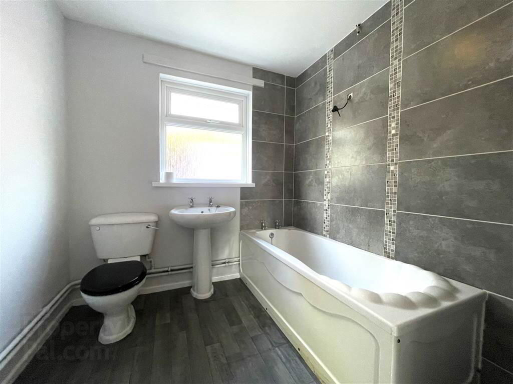 19 Ardcaoin Drive 9 of 16