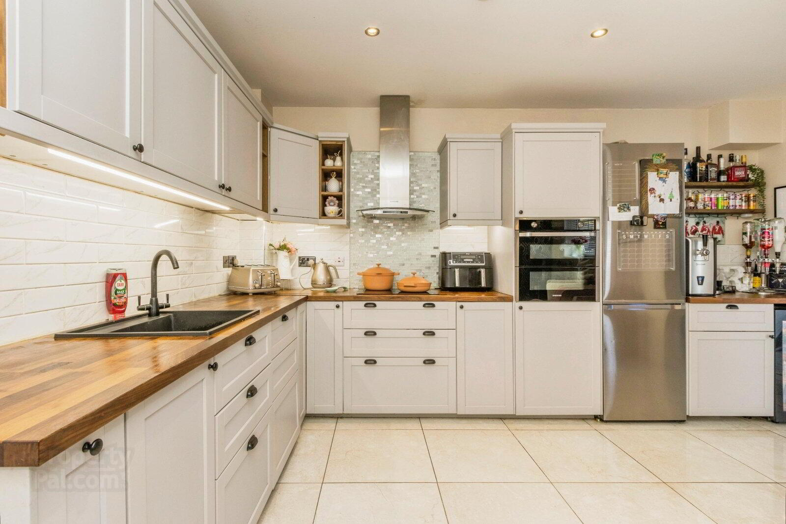 108 Sir Richard Wallace Walk 6 of 16