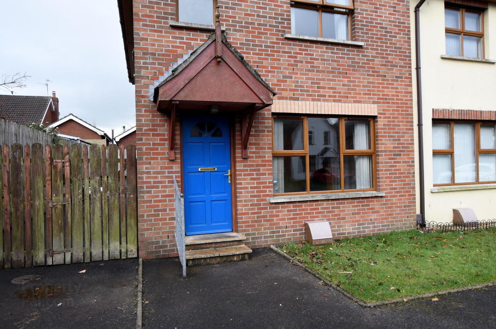 16 School House Mews