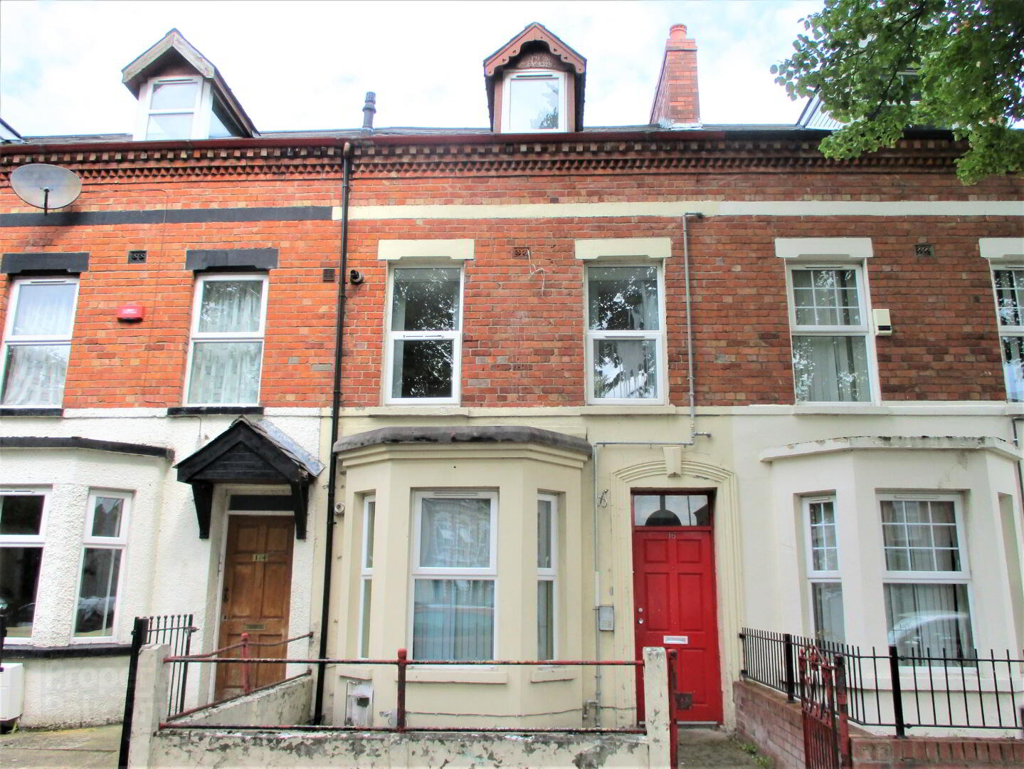 Upstairs Apartment, 16c Rugby Avenue