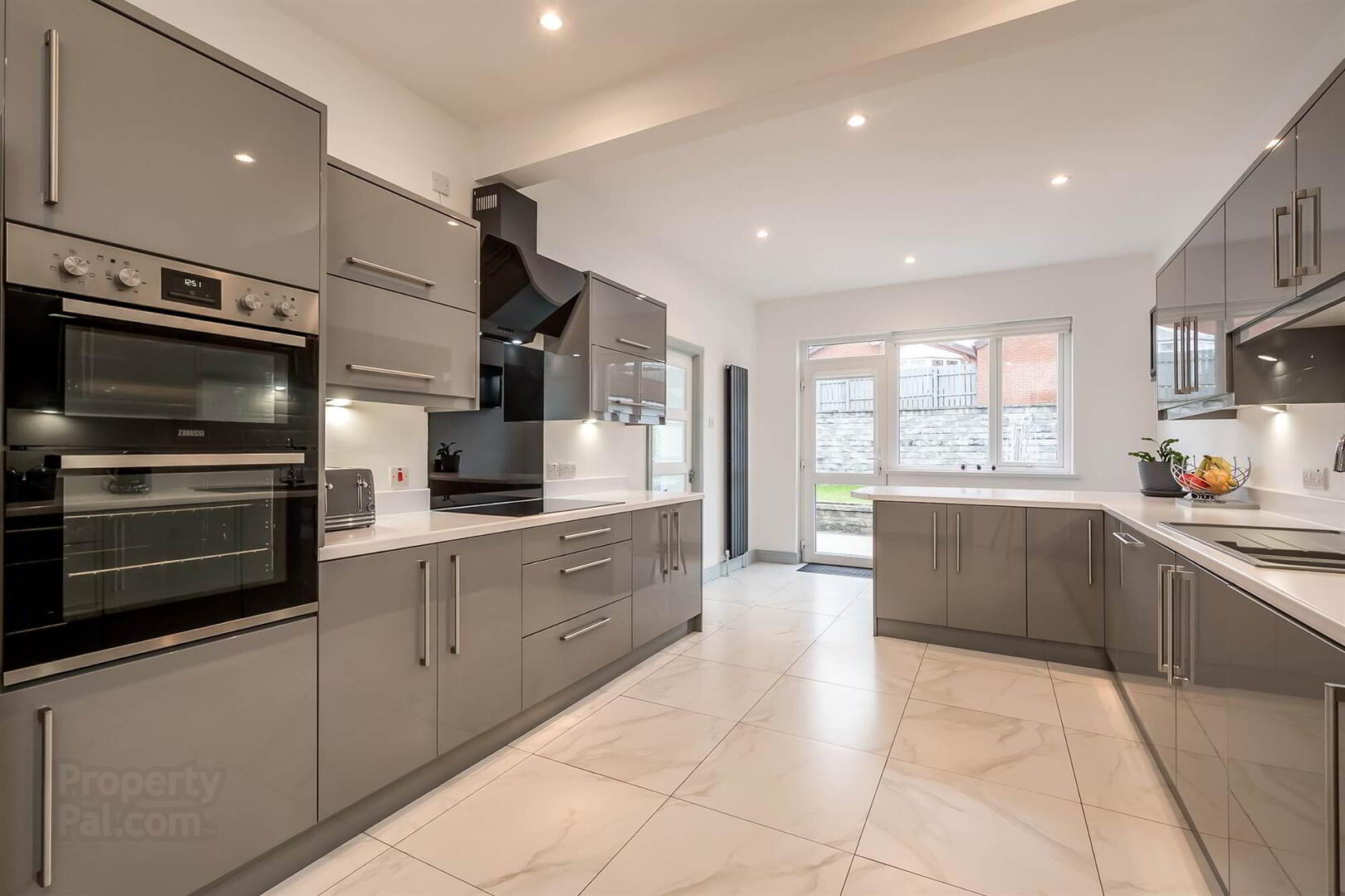 139 Queensway 8 of 28
