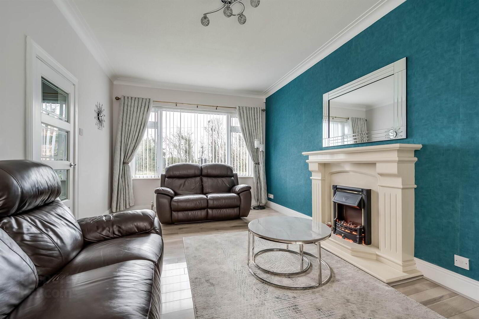 139 Queensway 4 of 28